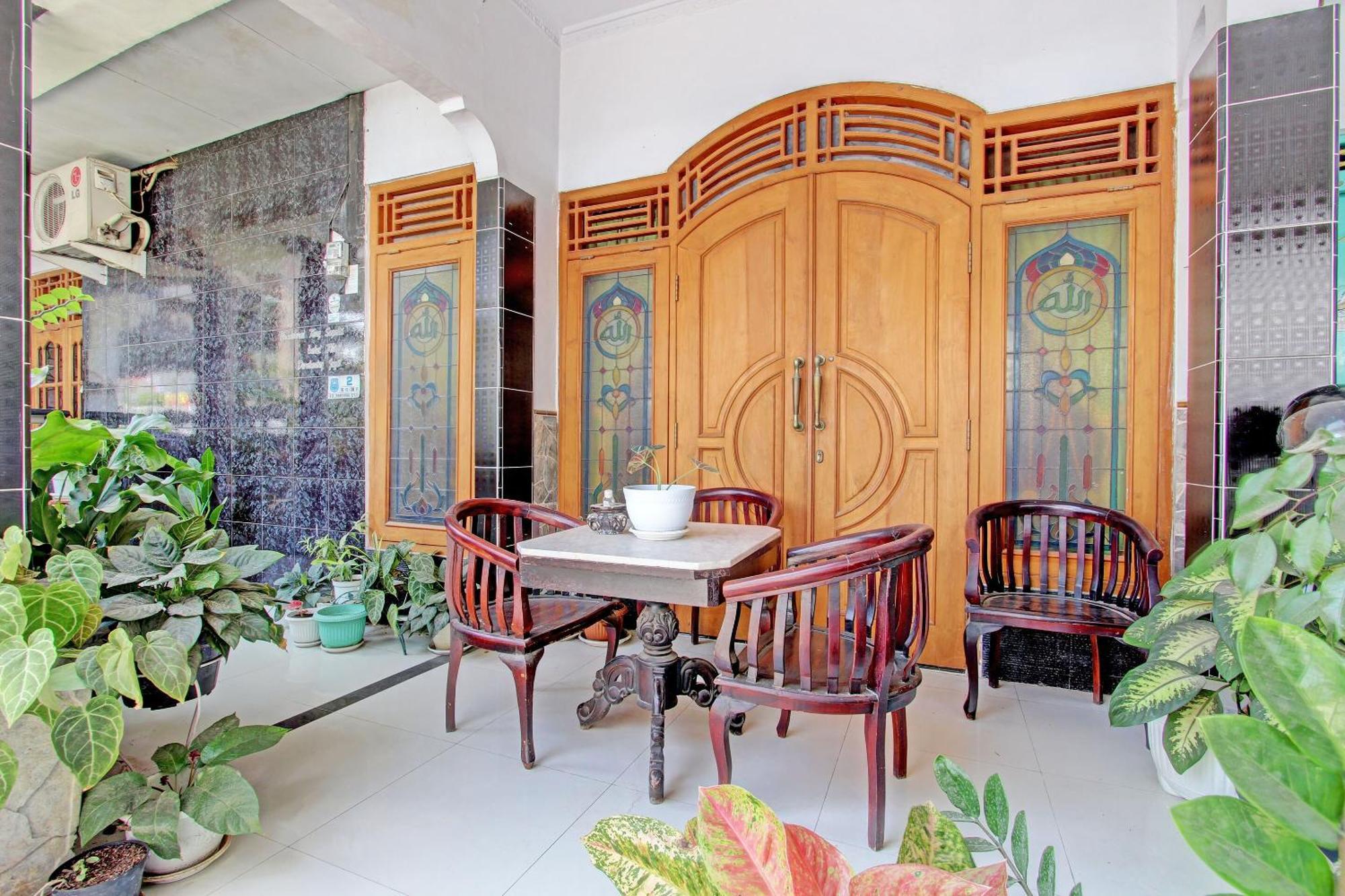 Capital O 92929 Hotel New Tirta Kencana Syariah Tegal  Esterno foto